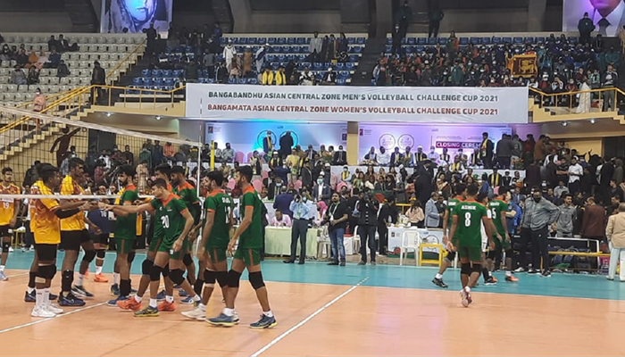 ফটো ক্যাপশন চার